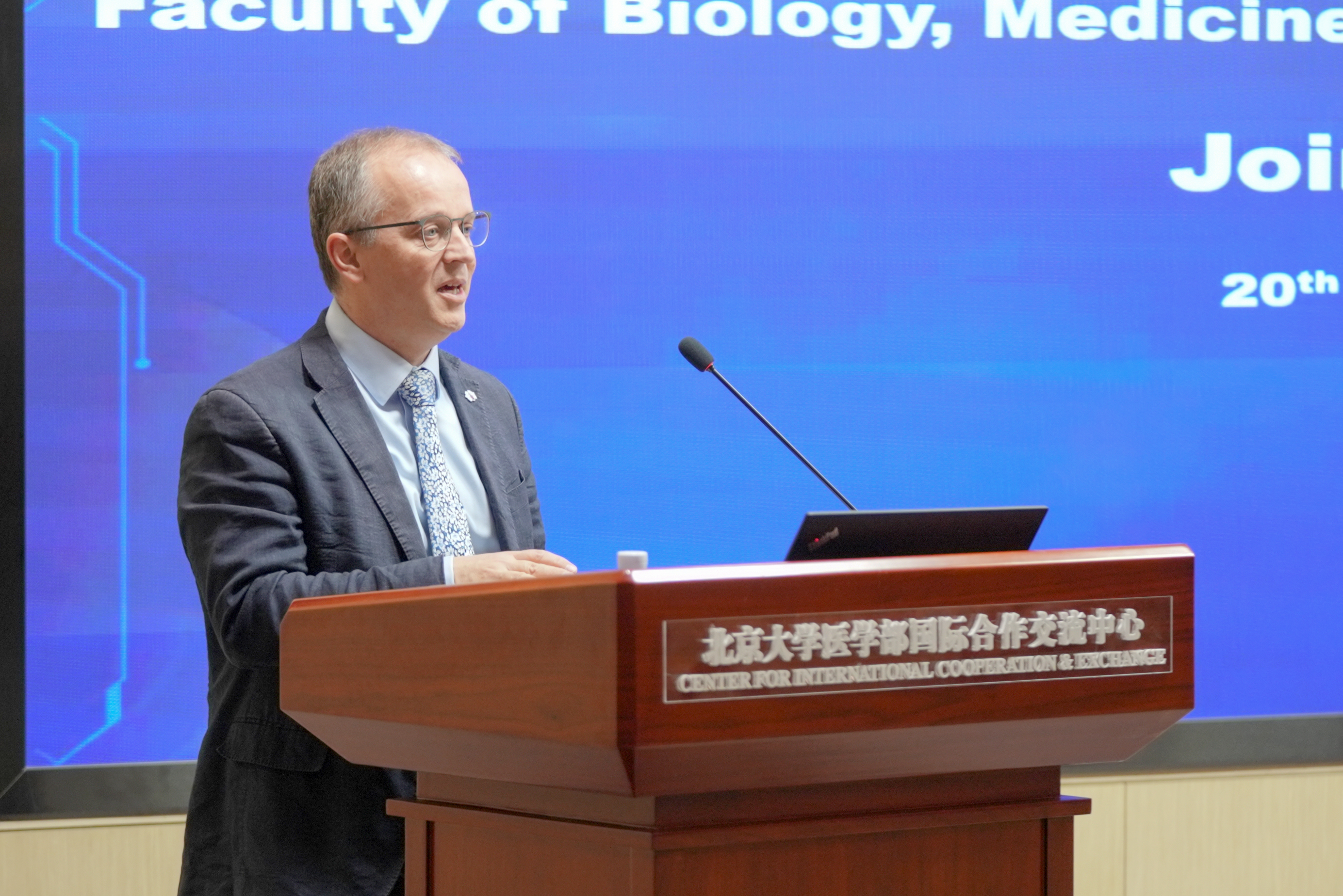 9c68d1dd9780467a8f0c17f9446ecc13.jpg 9c68d1dd9780467a8f0c17f9446ecc13.jpg